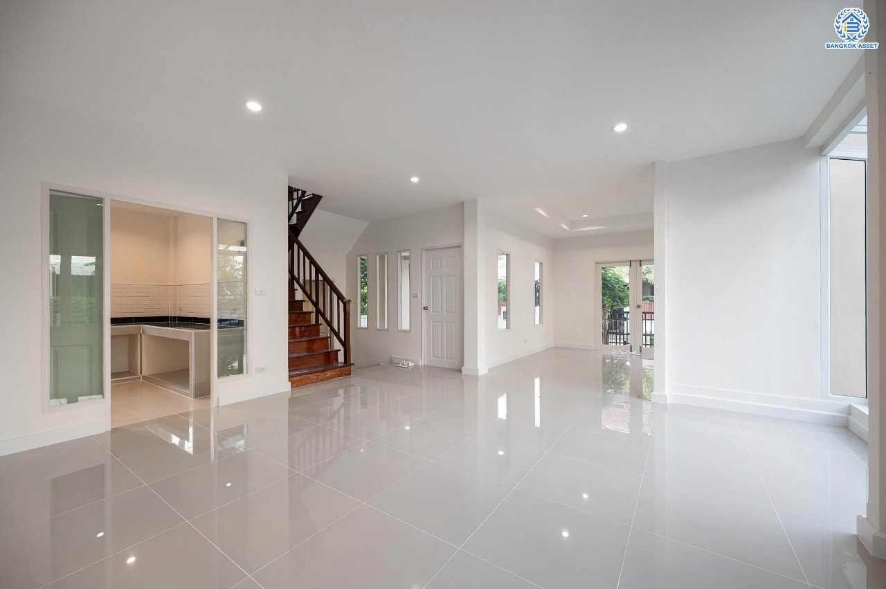 บ้านมือสองตกแต่งใหม่ โครงการ ศุภวรรณ5 บางแค ดีไซน์หรูหรา เนื้อที่กว้าง 60.6 ตร.ว. ฟังก์ชัน 3 ห้องนอน 3 ห้องน้ำ 1 ห้องแม่บ้าน 2 ที่จอดรถ ฟังก์ชันครบตอบทุกไลฟ์สไตล์ บนทำเลศักยภาพ เชื่อมต่อถนนกาญจนาภิเษก ใกล้เดอะมอลล์บางแค ใกล้รถไฟฟ้าสายสีน้ำเงิน "สถานีหลักสอง" และจุดขึ้นทางด่วน "กาญจนาภิเษก"